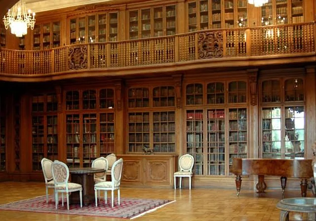 Bibliothek mit Galerie