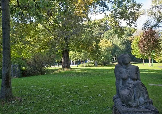 Plastik Sitzende