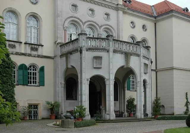 Altan an der Nordfassade, Haupteingang
