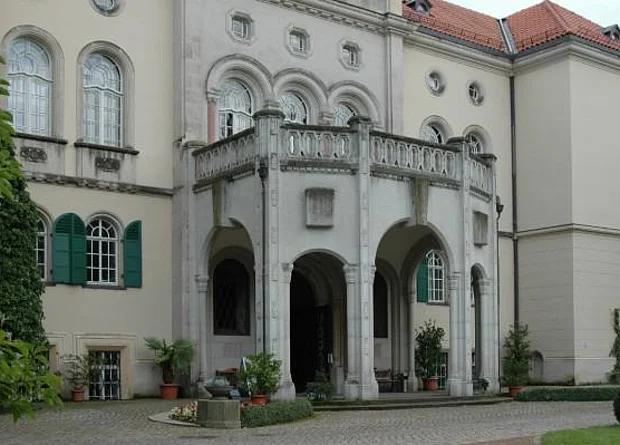 Altan an der Nordfassade, Haupteingang 