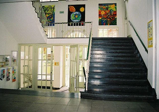 Villa Hartmann, Eingang, Treppe