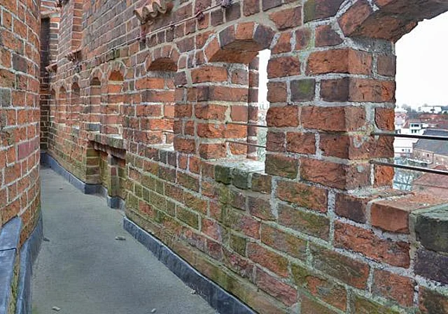 Uengelinger Tor, Plattform