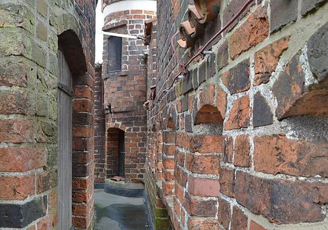 Uengelinger Tor, Plattform