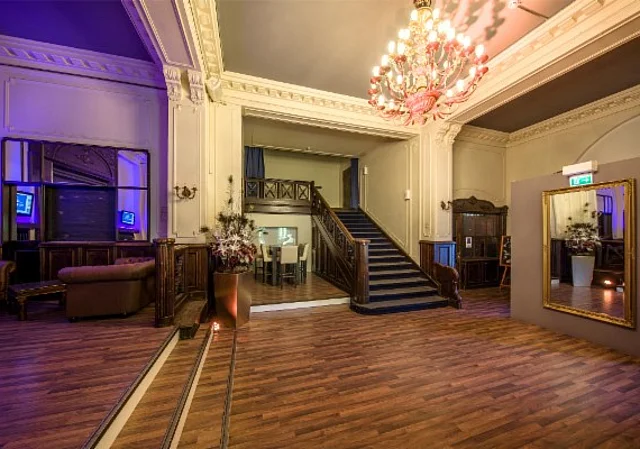 Blauer Salon, Foyer