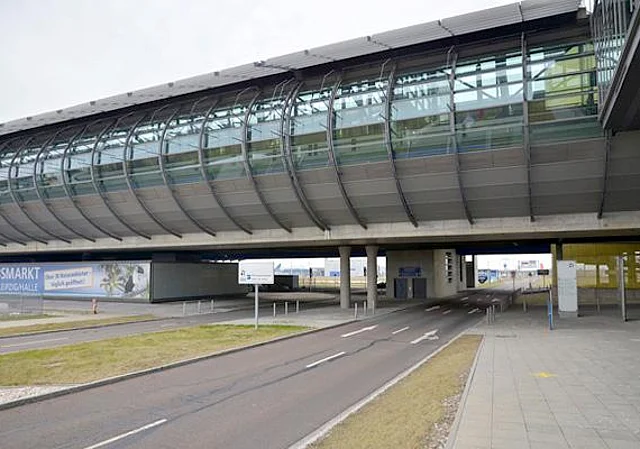 Mall, Flughafenallee