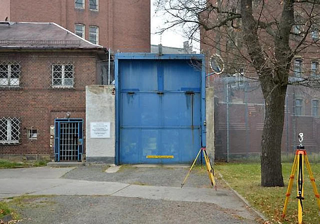Gefängnistor, Ostflügel