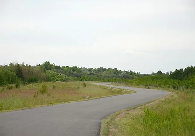 Rundweg oberhalb des Südufers