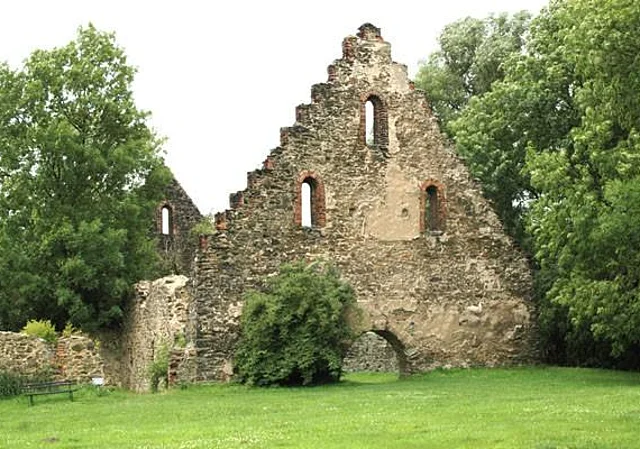 Ruinen des Schüttgebäudes
