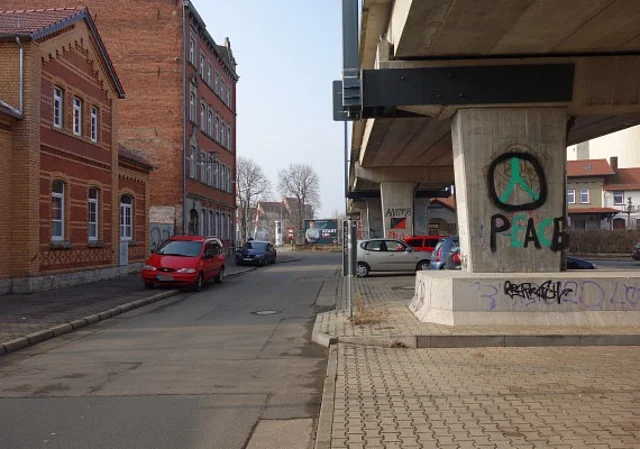 Magdeburger Allee, Gleisbrücke