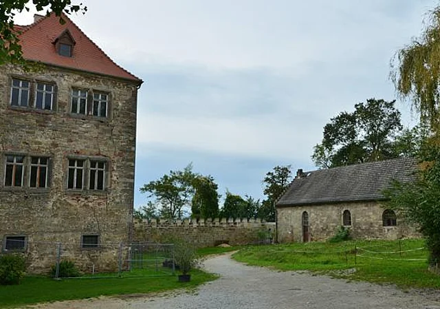 Schloss und ehemaliger Marstall