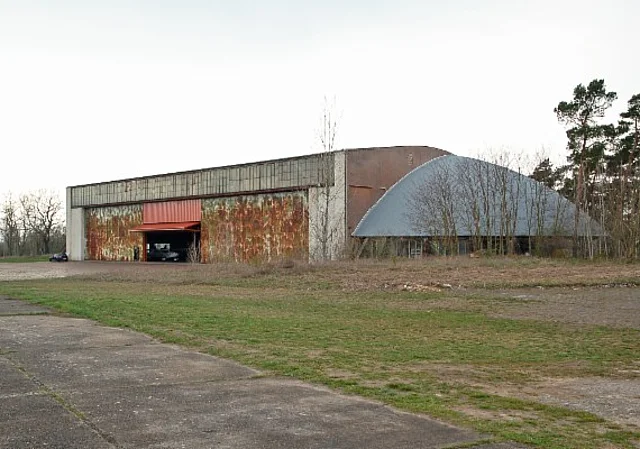 westlicher Hangar, außen