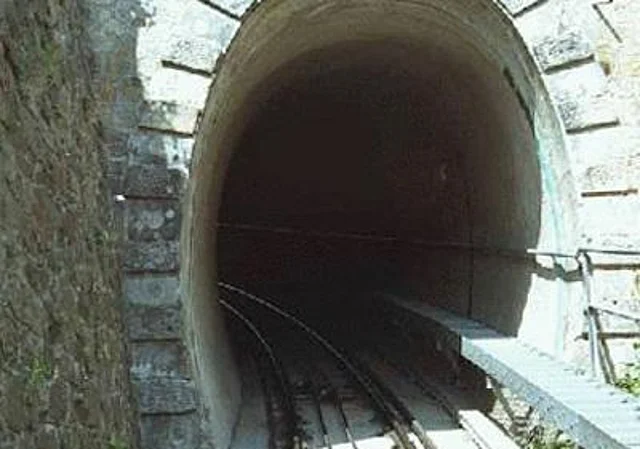 Tunneleinfahrt