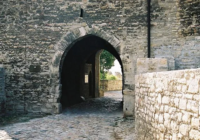 Osttorhaus zum südlichen Burghof, Osten