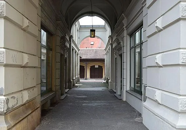 Durchgang, Fleischbänke