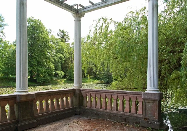 Schlosspark Tangerhütte, Pergola