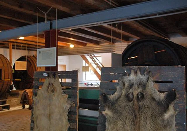 Innenansicht, Ausstellung zur Lederverarbeitung