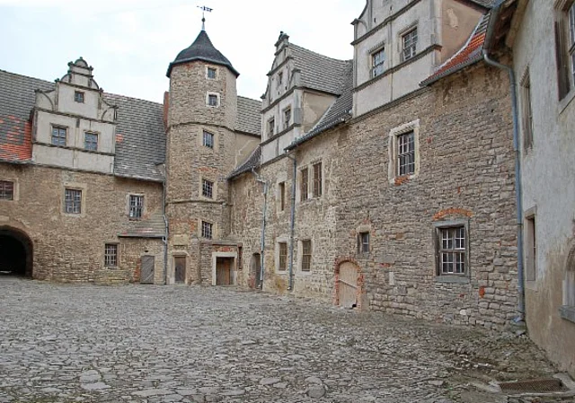 Schloss Plötzkau, Schlosshof