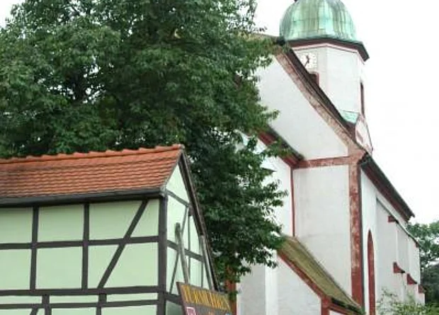 Nebengelass und Kirche 