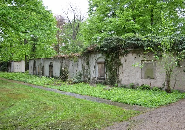Alter Johannisfriedhof Leipzig, Abteilungswände