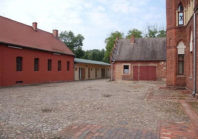 Hof nach Westen