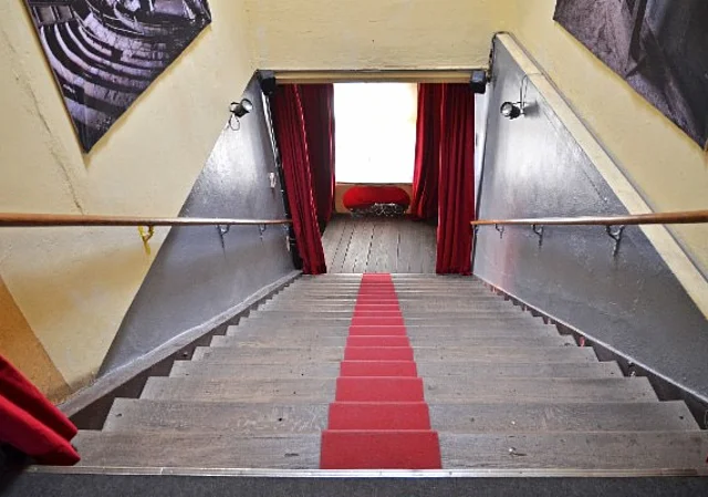 Schaubühne Lindenfels, Treppenaufgang zum Grünen Salon