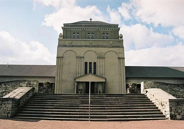 Aussegnungskapelle, Osten