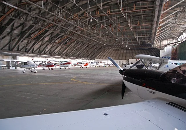 westlicher Hangar, innen