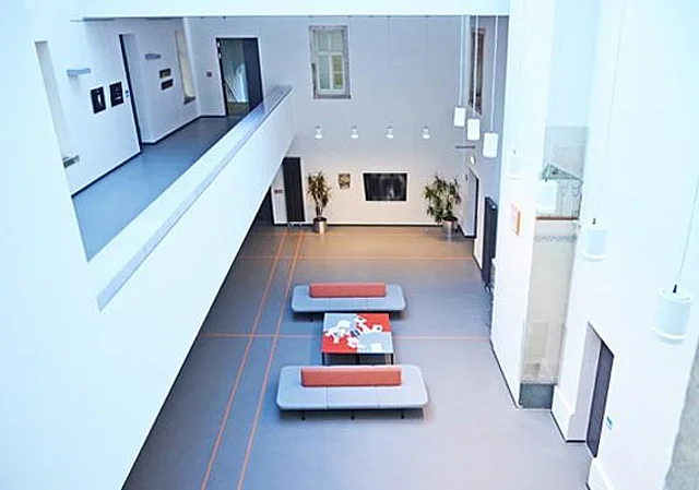 Carl-Georg-Weitzel-Bau (Haus 01), Atrium
