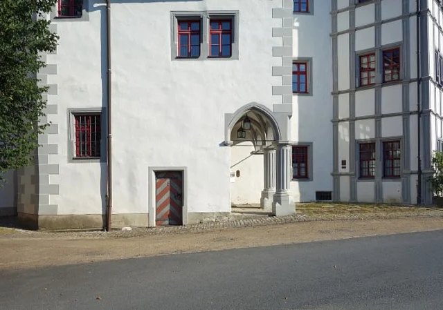 Eingang Renaissance-Bau