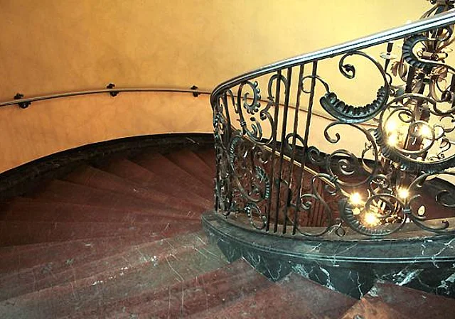 Treppe, kunstgeschmiedetes Geländer