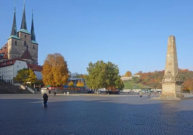 Severikirche und Obelisk