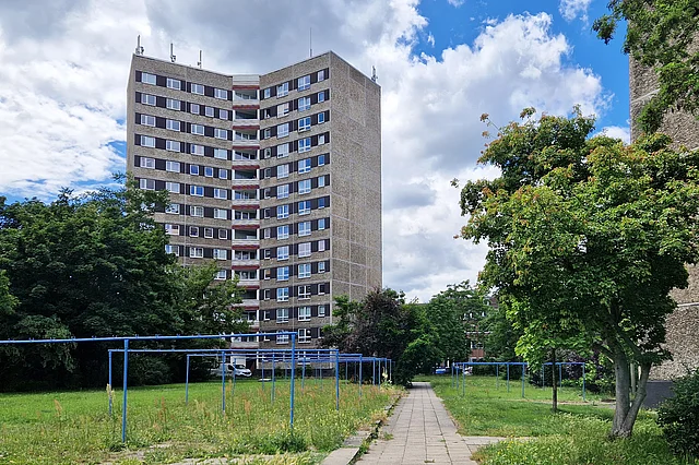 Plattenbau im Satdtpark Dessau Plattenbau im Satdtpark Dessau