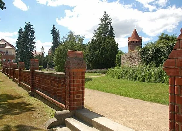 Burganlage, Blick zum Schloss nach Südwest 