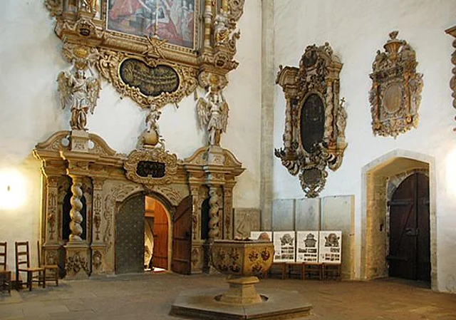 Zugang zu Fürstengruft und Krypta