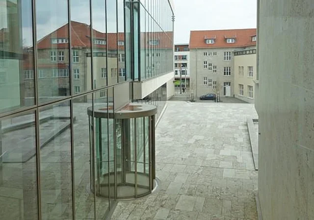 Drehtür Bibliothek