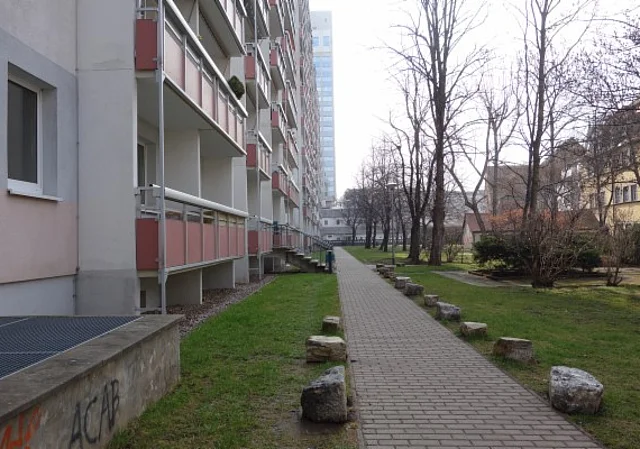 Juri-Gagarin-Ring, Hinterhof