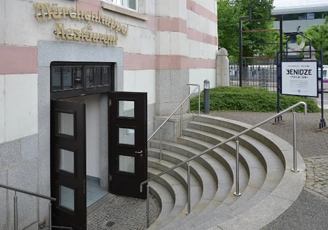 Yenidze Dresden, Zugang Kuppelsaal