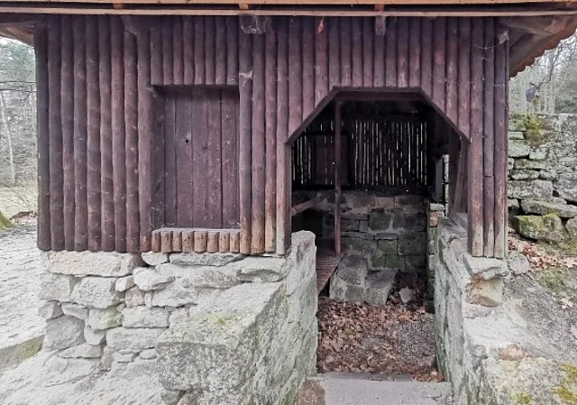 westliches Pirschhaus außen