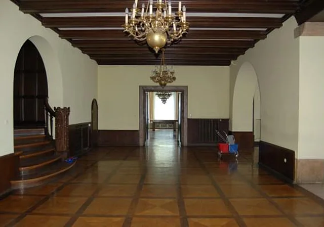 Halle mit Treppenaufgang