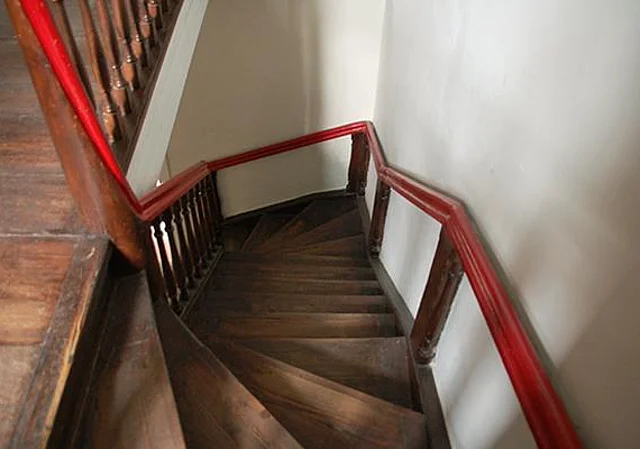 Treppe in das Erdgeschoss
