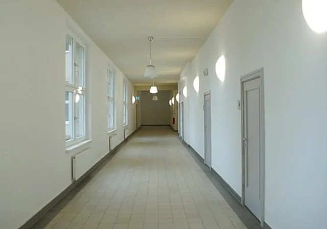 Verbindung zu den Seitenflügeln