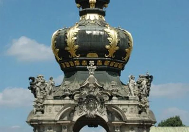 Zwinger, Kronentor, Richtung Westen