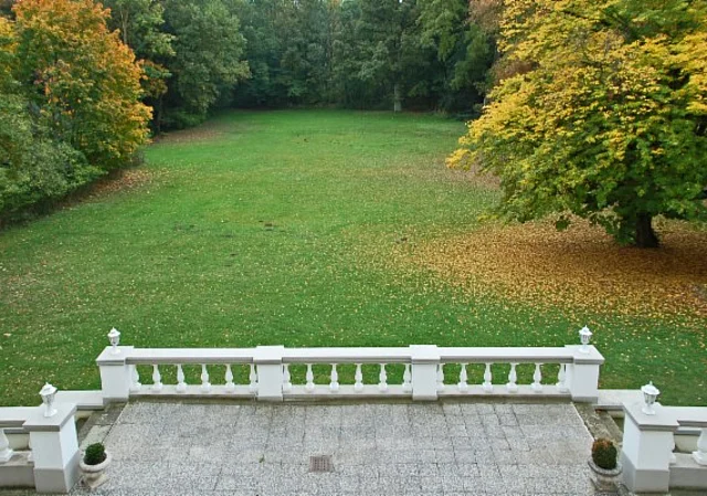 Eventschloss Schönfeld, Parkseite