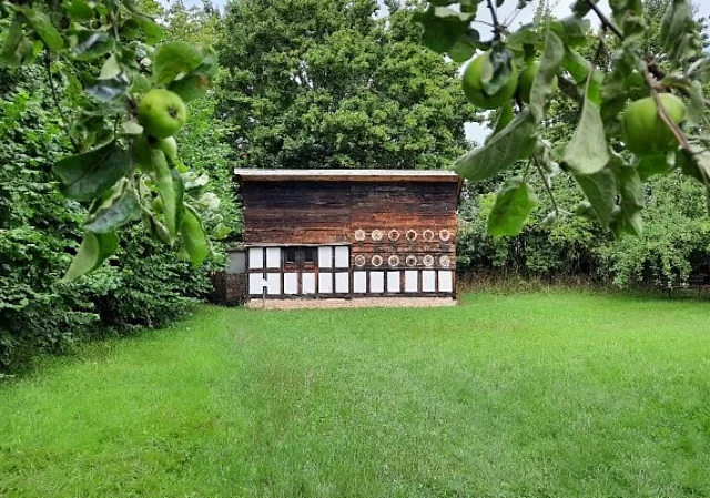 Bienenhaus Utzberg im Pfarrgarten
