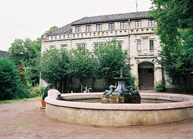 Vorplatz, Brunnen 