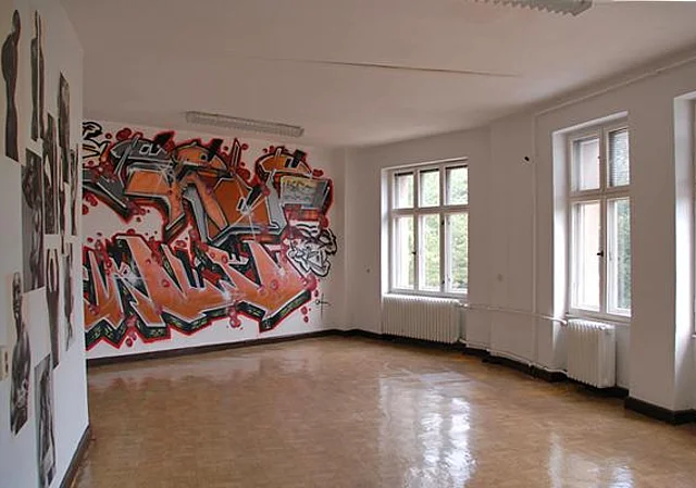 Altbau, Raum