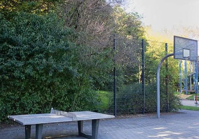 Tischtennisplatz am Pavillon