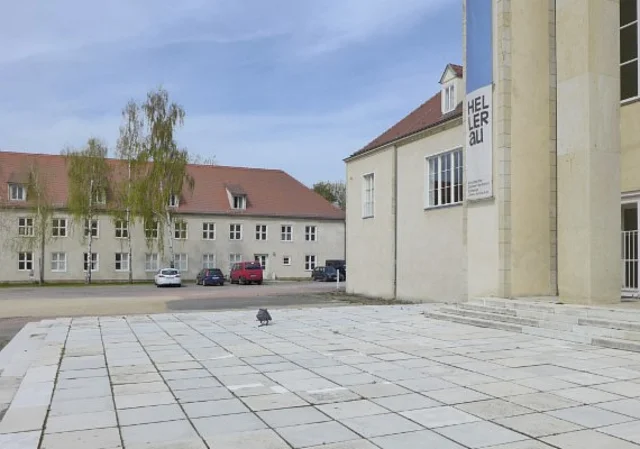 Kasernenflügel West, Verwaltungsgebäude