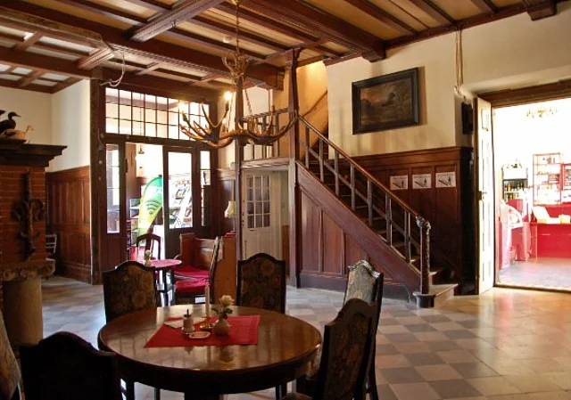 Schloss Ostrau, Café und Eingang Nordflügel