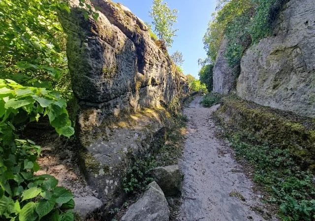 Höhlenwohnungen Langenstein, Hohlweg Altenburg